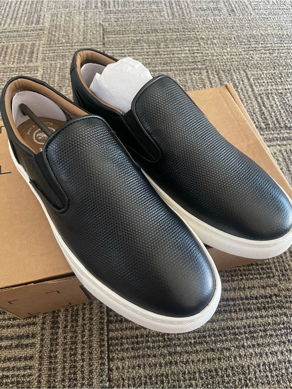Thomas & Vine Men's Black Slip-On Casual Sneakers -Leather-Size 8